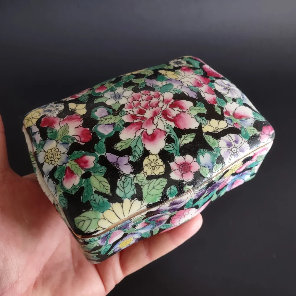 ‼️SOLD‼️ Handpainted 'Thousand flowers' Chinese Porcelain Ceramic Trinket Box - Picture 11 of 11
